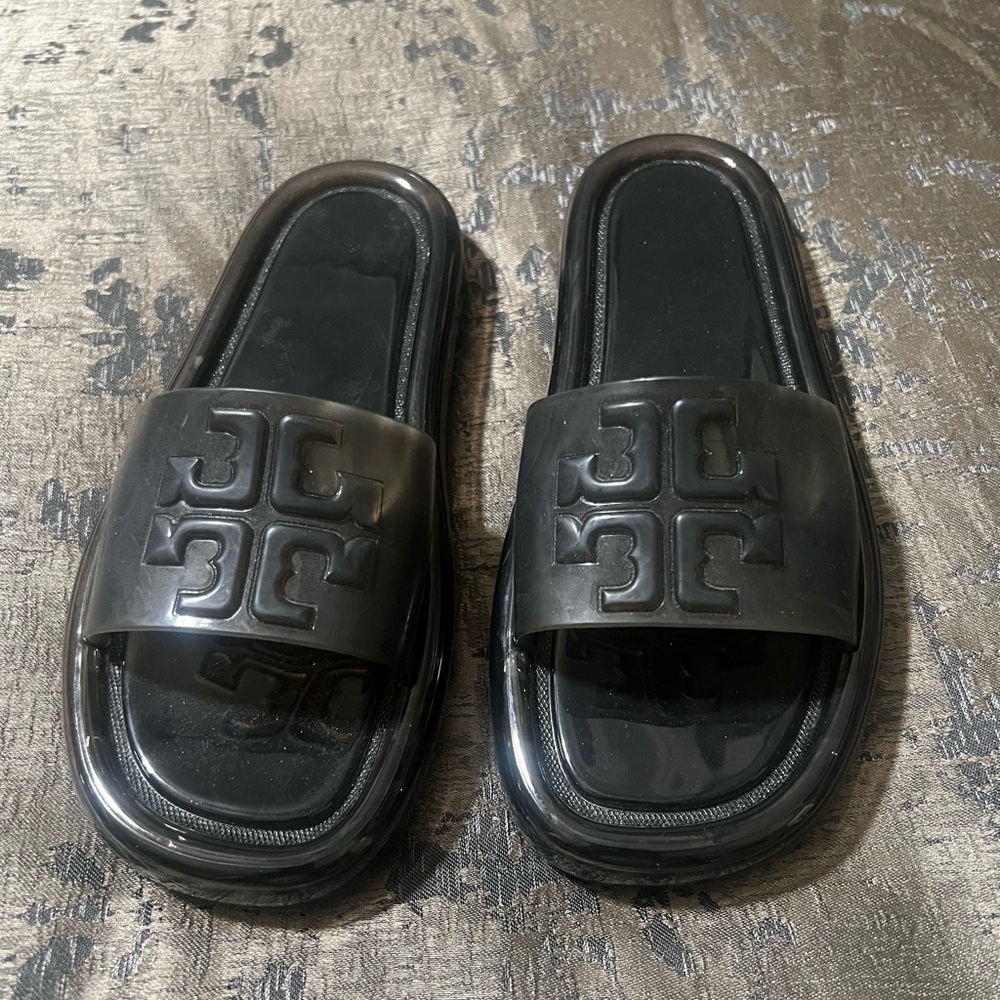 Black Authentic    TB  jelly sandal size 6